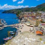 Le Rotte Marittime più Belle per un Viaggio in Barca: Esplora le Meraviglie del Mare tra Costa, Isole e Panorami da Sogno