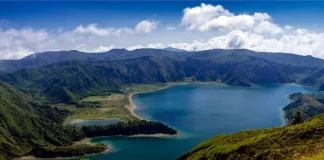 Cosa fare e vedere gratis alle Azzorre: 20 esperienze da vivere tra vulcani, laghi, oceano e villaggi autentici