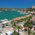 Come arrivare a Minorca: in aereo dall’Italia o traghetto dalla Spagna