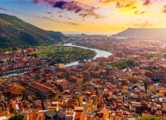 Visitare Bosa in Sardegna: il borgo tra fiume e mare che non ti aspetti