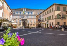 Castel Gandolfo: Il Gioiello dei Colli Albani che ti Ruberà il Cuore Vacanze-Lazio-Castel-Gandolfo