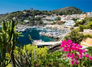 Visitare l’isola di Ustica: guida per un viaggio indimenticabile