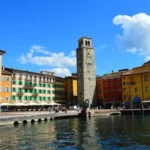 Riva del Garda: Dove il Lago Incanta e i Monti Raccontano Storie – Cosa Vedere e Fare in Questa Pittoresca Meta del Trentino Alto Adige