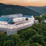 10 Esperienze Indimenticabili da Vivere nei Dintorni di Bratislava: Castelli, Vigneti e Gite in Tre Paesi