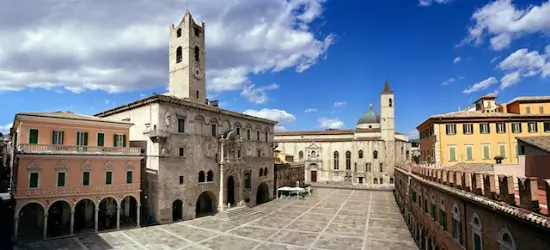 Ascoli Piceno, Piazza del Popolo, Marche