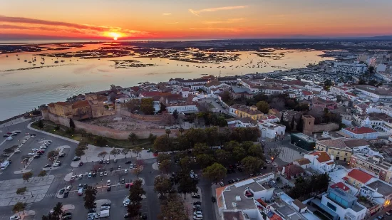 Centro storico di Faro al tramonto in Algarve