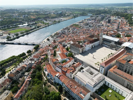 Coimbra e il fiume Mondego visti dall’alto