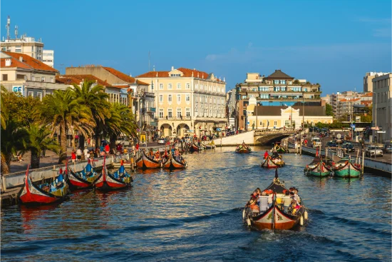 Canale di Aveiro con i tradizionali moliceiros