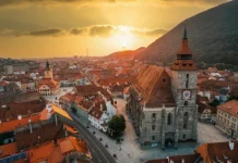 Transilvania on the road in 5 giorni: itinerario tra Brașov, Râșnov, Rupea e Sibiu Brașov e la Chiesa Nera al tramonto in Transilvania