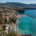 Penisola Sorrentina in 4 giorni: itinerario tra Sorrento, Meta, Vico Equense e Massa Lubrense Costa di Meta e Penisola Sorrentina vista dall’alto