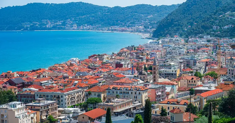 Alassio, celebre località balneare situata nella Riviera di Ponente in Liguria
