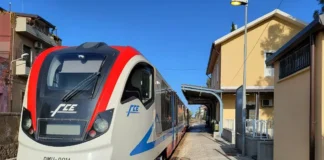 Viaggio sulla Ferrovia Circumetnea: l’Etna lento, autentico e panoramico che non ti aspetti