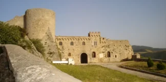 Monti Dauni in 3 giorni: itinerario tra Bovino, Alberona, Pietramontecorvino e Roseto Valfortore Castello di Bovino nei Monti Dauni in Puglia