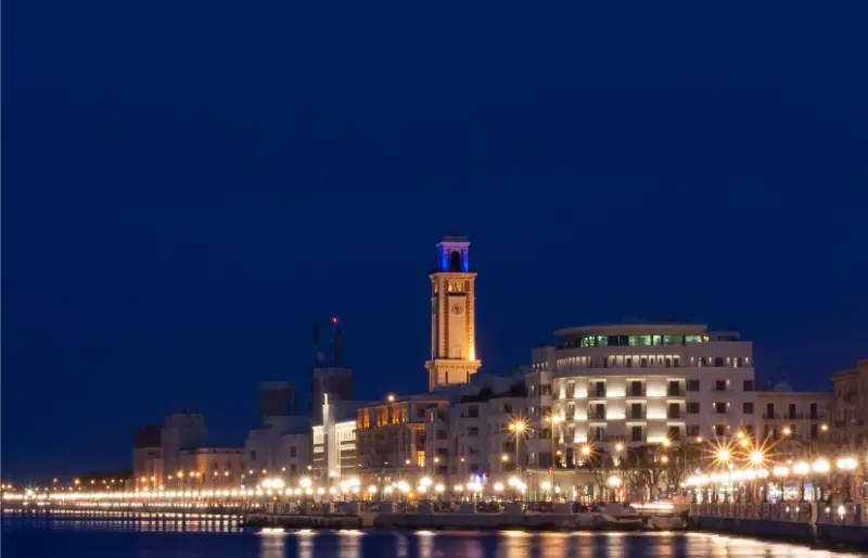 Lungomare di Bari di notte, Puglia